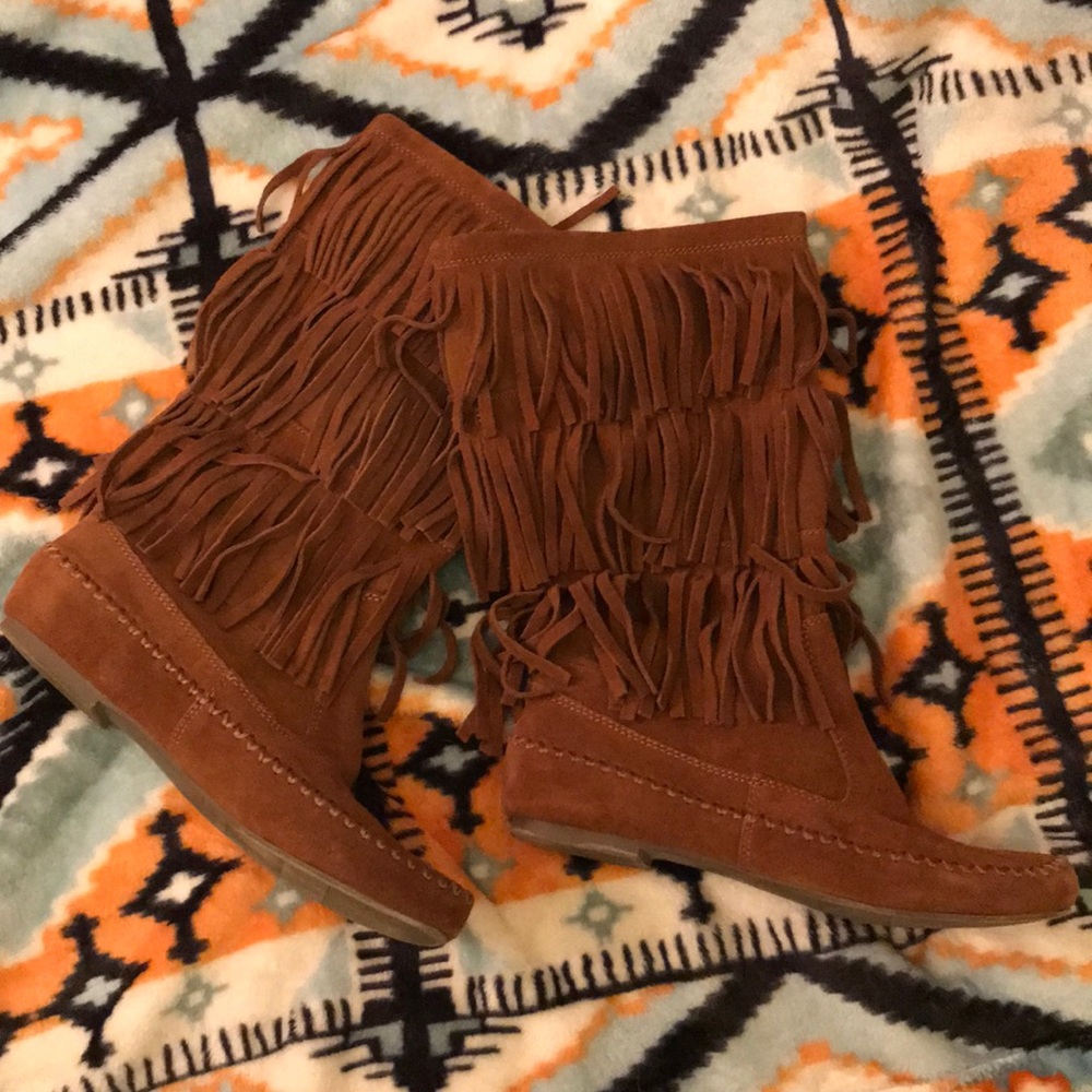 LC Fringed Moccasin Boots